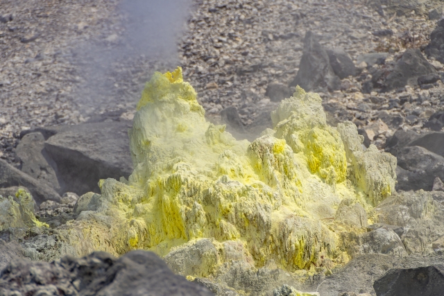 A landscape where sulfur has crystallized