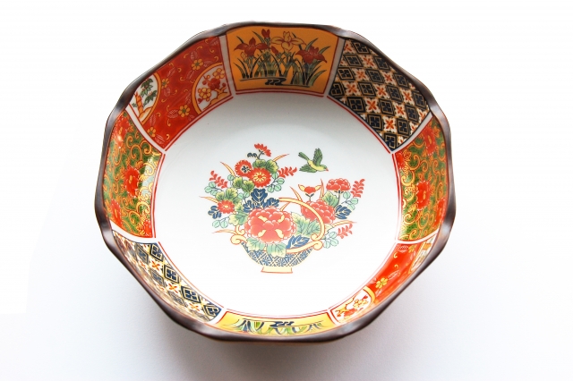 Arita ware tableware featuring floral and bird motifs