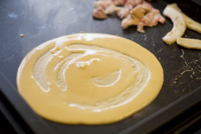 Make the base for Hiroshima-style okonomiyaki